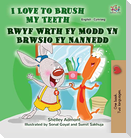 I Love to Brush My Teeth (English Welsh Bilingual Book for Kids)