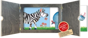 Kamishibai mit seitlichem Einschub und offener Rückwand. Erzähltheater für Bildkarten in DIN A3 - Butai fertig montiert. Mit Don Bosco-Qualitätssiegel: stabile Ausführung mit kindersicheren Scharnieren. Don Bosco Medien GmbH, 2024.