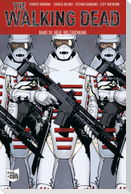 The Walking Dead Softcover 30
