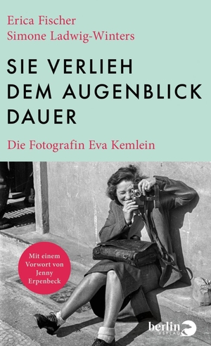 Fischer, Erica / Simone Ladwig-Winters. Sie verlieh dem Augenblick Dauer - Die Fotografin Eva Kemlein  | Mit einem Vorwort von Jenny Erpenbeck. Berlin Verlag, 2026.