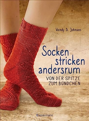 Johnson, Wendy D.. Socken stricken andersrum - Von der Spitze zum Bündchen. Die geniale Methode für passgenaues Stricken - 20 zauberhafte Modelle für Anfänger und Fortgeschrittene -. Bassermann, Edition, 2023.
