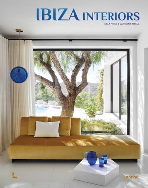 Amell, Carolina / Gala Mora. Ibiza Interiors. ACC Art Books - IPSUK, 2023.
