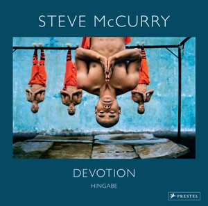 Iyer, Pico. Steve McCurry: Devotion. Hingabe. 150 Farbfotografien zeigen die vielen Gesichter eines universellen Gefühls. Prestel Verlag, 2023.