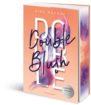 Mackay, Nina. Doppelgänger-Agentur, Band 2 - Double Blush. Ravensburger Verlag, 2025.