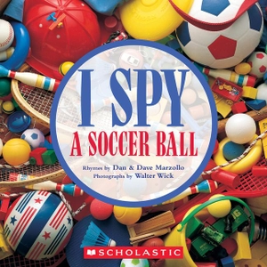 Marzollo, Dan / Dave Marzollo. I Spy a Soccer Ball. Scholastic Inc., 2025.