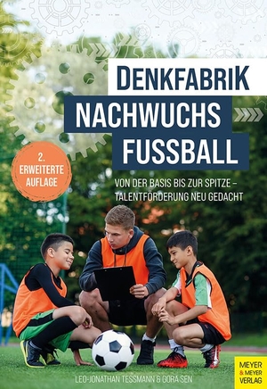 Teßmann, Leo-Jonathan / Gora Sen. Denkfabrik Nachwuchsfußball - Von der Basis bis zur Spitze - Talentförderung neu gedacht. Meyer + Meyer Fachverlag, 2026.
