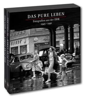 Bertram, Mathias (Hrsg.). Das pure Leben (Sonderausgabe). 2 Bände - Die beiden Bildbände "Das pure Leben. Die frühen Jahre. 1945-1975" und "Das pure Leben. Die späten Jahre. 1975-1990" zusammen in einem Schuber.. Lehmstedt Verlag, 2020.