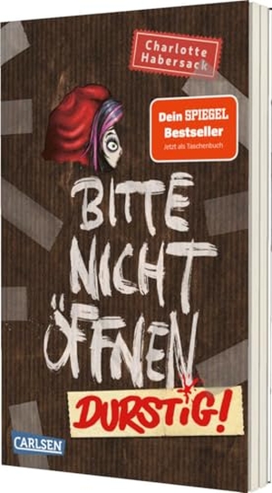 Habersack, Charlotte. Bitte nicht öffnen 3: Durstig! - Wer hat einen Vampir gesehen? Lustige Kinderbuch-Serie ab 8 Jahren über geheimnisvolle Päckchen und schrullige Monster. Carlsen Verlag GmbH, 2025.