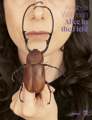 Wilmsen, Andrea. Alice in the Field - Andrea Wilmsen. DISTANZ Verlag GmbH, 2024.