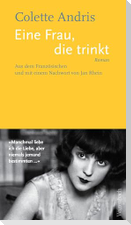 Eine Frau, die trinkt