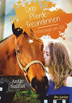 Szillat, Antje. Drei Pferdefreundinnen - Diebesjagd am Set. dtv Verlagsgesellschaft, 2018.