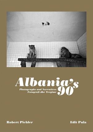 Pichler, Robert / Edit Pula (Hrsg.). Albania's 90s - Photographs and Narratives. Fotografi dhe Tregime. bahoe books, 2020.