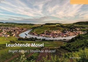 Pacek, Andreas. Leuchtende Mosel  Bright Mosel Valley - Velle Mosel - Eine Fotoreise von der Quelle bis zur Mündung. Idee Media GmbH, 2020.