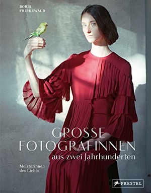 Friedewald, Boris. Große Fotografinnen aus zwei Jahrhunderten - Meisterinnen des Lichts. Erweiterte und aktualisierte Neuausgabe. Prestel Verlag, 2023.