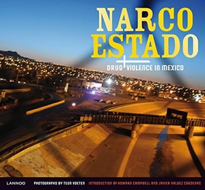 Voeten, Teun. Narco Estado - Drug Violence in Mexico. ACC Art Books - IPSUK, 2021.
