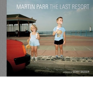 Parr, Martin. The Last Resort. Dewi Lewis Publishing, 2009.