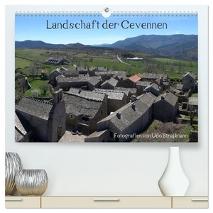 Straßmann, Udo. Cevennen (hochwertiger Premium Wandkalender 2024 DIN A2 quer), Kunstdruck in Hochglanz - Die Cevennen haben bis heute den Charakter einer urwüchsigen Landschaft erhalten.. Calvendo, 2023.