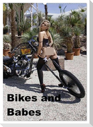 Bikes and Babes (Wandkalender 2024 DIN A2 hoch), CALVENDO Monatskalender