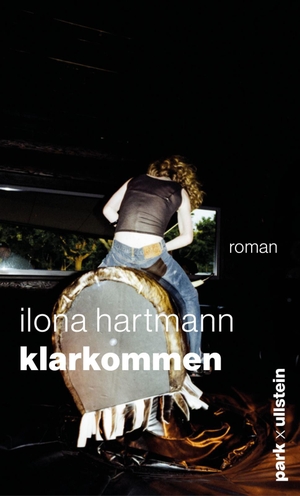 Hartmann, Ilona. Klarkommen - Roman | Klug, treffsicher und witzig: Ilona Hartmann über die großen Fragen und ebenso großen Gefühle des Lebens. park x ullstein, 2024.