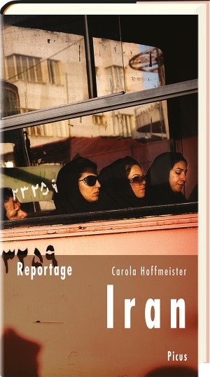 Carola Hoffmeister. Reportage Iran - Schwarze Schleier, grüne Fahnen. Picus Verlag, 2017.
