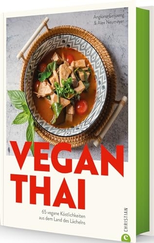 Angkana Sirisaeng. Vegan Thai - 65 vegane Köstlichkeiten aus dem Land des Lächelns. Christian Verlag GmbH, 2025.
